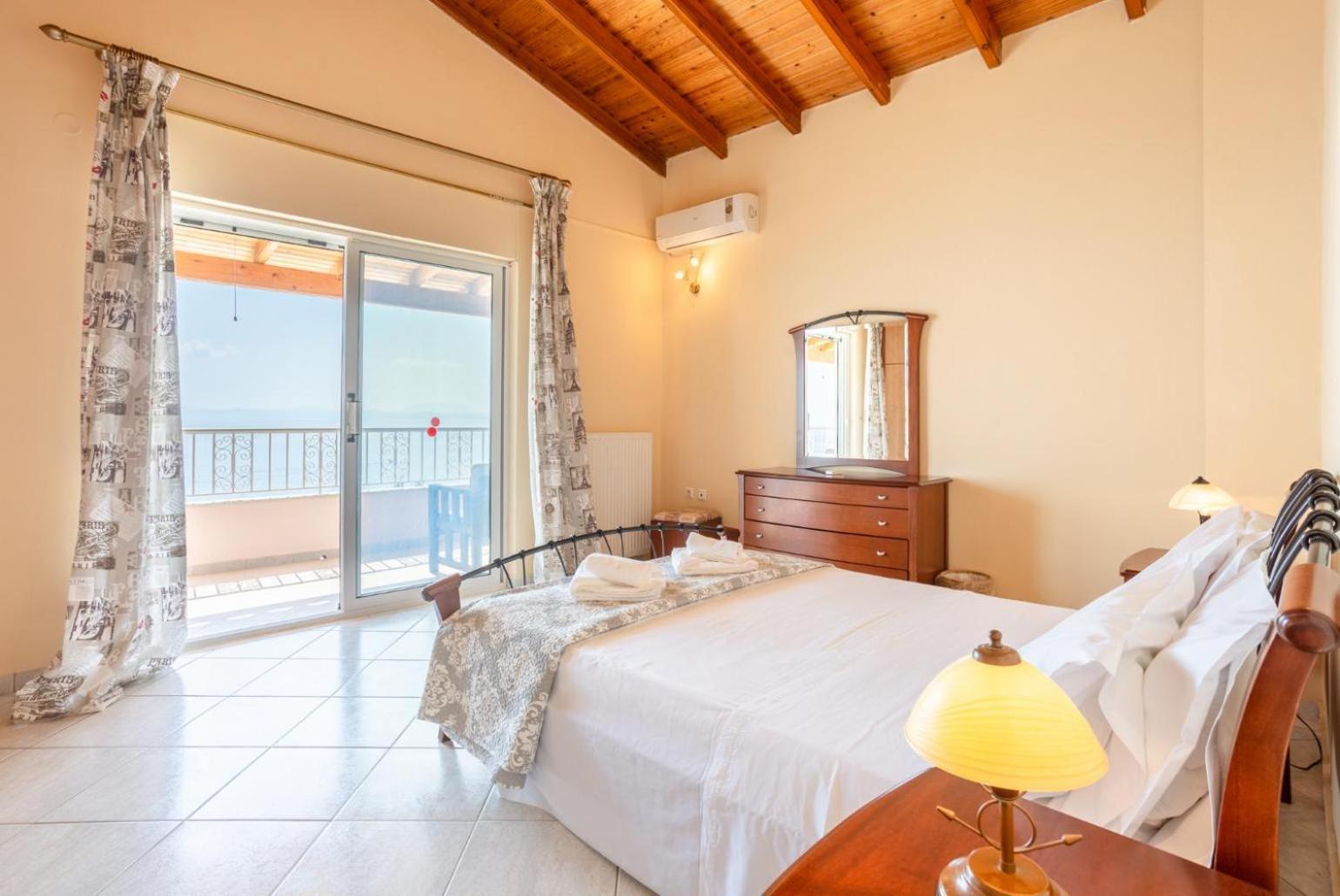 Villa Petros Katávolos Екстериор снимка